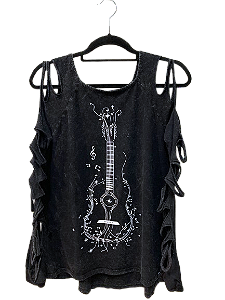 Blusa Feminina Estonada com Estampa de Violão e Mangas Longas Vazadas.