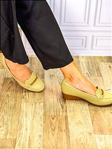 Sapato Modare com Salto Anabela Fivela Verde