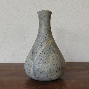 Vaso Solitário Bojudo Em Pedra Sabão (21,5 x 11 cm)