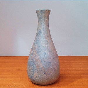 Vaso Solitário Em Pedra Sabão (25,5 x 7 cm)