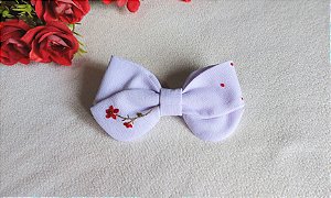 Laço branco bordado