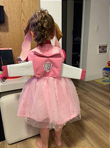 Vestido da Skye com mochila de asas