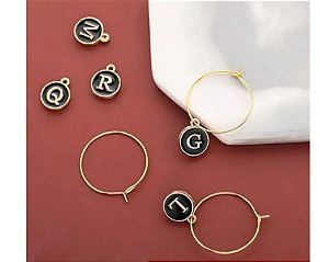 Marcador de taças de letras dourado e preto