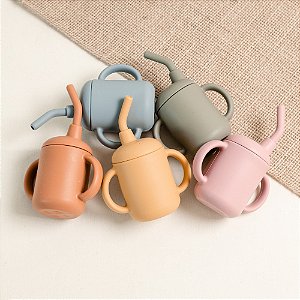 Copo com Tampa e Canudo de Silicone