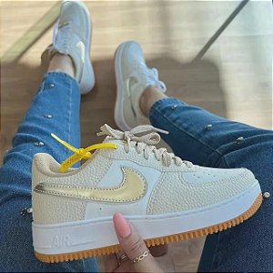 Nike Air Force Bege com Dourado