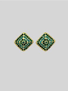 BRINCO PIRÂMIDE DOURADO COM STRASS EMERALD E BLUE ZIRCON