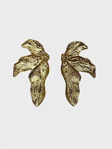 Brinco meia flor dourado