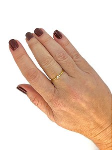 Anel fino com zirconia