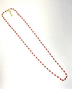 Colar no fio dourado com minicristais coral