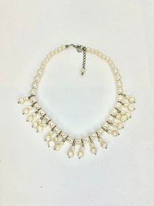 Colar 1v. curto de pérolas em varios formatos e cristal black