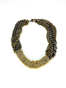 Colar varias voltas de correntes com banhos diversos