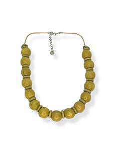 Colar 1v. de cordão bege com bolas de madeira clara