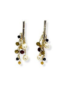 Brinco dourado com correntes, cristais coloridos e pérolas