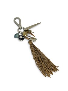 Chaveiro níquel com tassel marrom e pingente pedra e esmaltado
