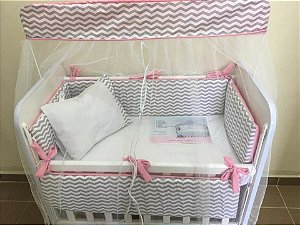 Kit Enxoval mini Berço Chevron Rosa 08 Pçs