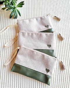 Nécessaire Slim em Linho Personalizada  - Coração  Verde
