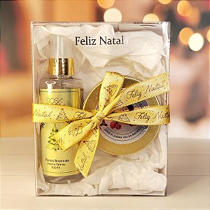 Kit Vela Aromática Panetone de Framboesa e Home Spray Brisa de Natal (Flores Brancas) | Coleção Símbolos
