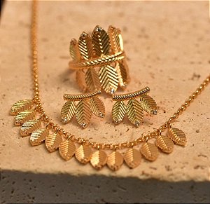 Colar Folhas Luxo