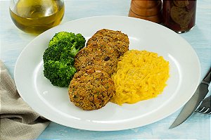 Purê de Banana da Terra, Brócolis e Hambúrguer de Lentilha