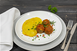 Almôndegas de Lentilha com Purê de Baroa
