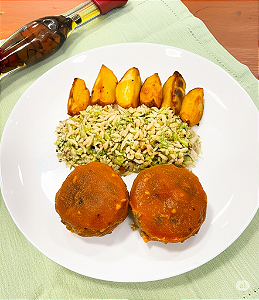 Hambúrguer de Berinjela Arroz Integral com Brócolis e Batata Rústica