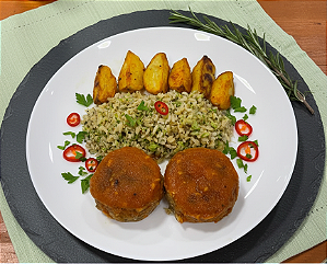 Hambúrguer de Berinjela Arroz Integral com Brócolis e Batata Rústica