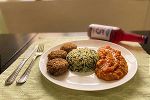 Bolinho de Lentilha com Shiitake Arroz com Espinafre e Quibebe de Abóbora