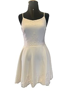 Vestido Branco Rendado Com Alças