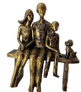 Escultura Família Casal Com Filho e Cachorro - Mabruk