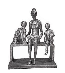 Estatueta Mãe Com Filhos e Gato - Mabruk