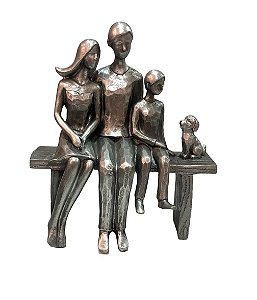Escultura Família Casal Com Filho e Cachorro Prata - Mabruk