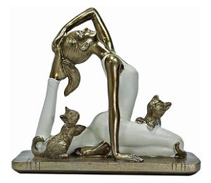 Escultura Mulher Yoga Com Dois Gatos - Mabruk