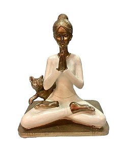 Escultura Mulher Yoga Sentada  Com Gato - Mabruk