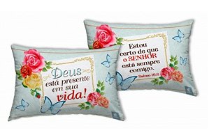 Almofada Retangular Pequena Deus Está Presente