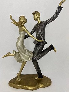 Escultura Decorativa Em Resina Casal Dançando