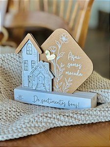 Enfeite de Mesa Aqui Somos Morada...Aurora