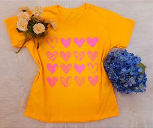 CAMISETA CORAÇOEZINHOS AMARELO OURO