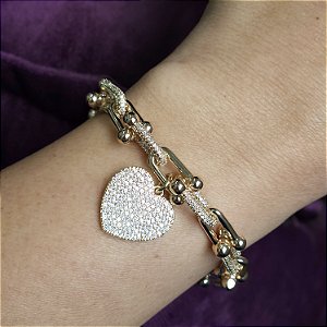 PULSEIRA DOURADA HARD WEAR U CRAVEJADA COM PINGENTE DE CORAÇÃO TODO CRAVEJADO