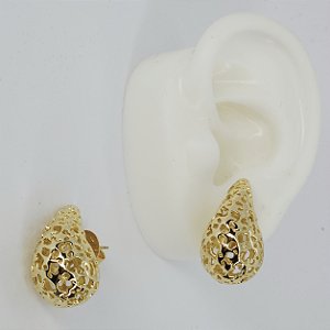 BRINCO DOURADO DE GOTA TEXTURIZADO COM ESTRELAS LISAS