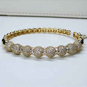 BRACELETE DOURADO DE BOLINHAS, METADE DO BRACELETE COM BOLINHAS E ESPAÇADOR TODO CRAVEJADO