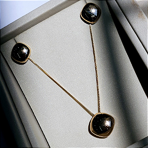 CONJUNTO DOURADO COM PINGENTE E BRINCOS QUADRADOS E LISOS 45+5CM