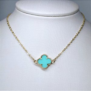 CHOCKER DOURADA COM 1 TREVO VERDE ÁGUA