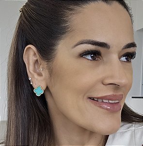 BRINCO DOURADO TREVOS DE 4 FOLHAS DA COR VERDE AGUA
