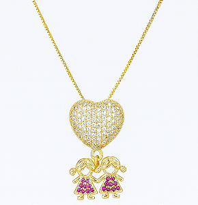 COLAR DOURADO COM PINGENTE DE CORAÇÃO E 2 MENINAS TODAS CRAVEJADAS  45CM