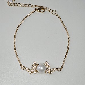 PULSEIRA DOURADA COM 2 BORBOLETAS CRAVEJADAS E UMA PEROLA NO MEIO