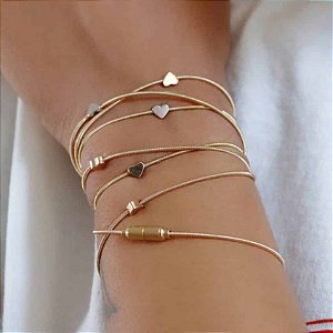 PULSEIRA DOURADA CORDA DE VIOLAO COM CORAÇÕES 3 CORES OURO - FAZ VÁRIAS VOLTAS - FECHO IMÃ