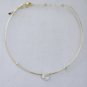 ARO DOURADO PINGENTE ORGÂNICO COM PEDRAS DE ZIRCÔNIAS BRANCAS