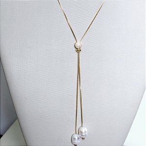 COLAR DOURADO MODELO GRAVATINHA COM PINGENTE PIZZA E 2 PÉROLAS NA PPONTA