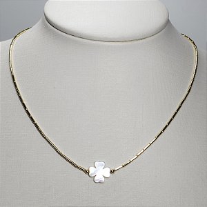 COLAR DOURADO CANUDINHO COM PINGENTE DE TREVO MEDIO EM MADREPÉROLA