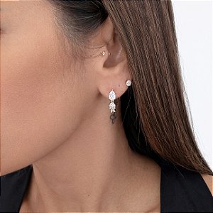 ARGOLA DOURADA OVAL DE CLICK COM 3 PEDRAS DE ZIRCÔNIAS BRANCAS